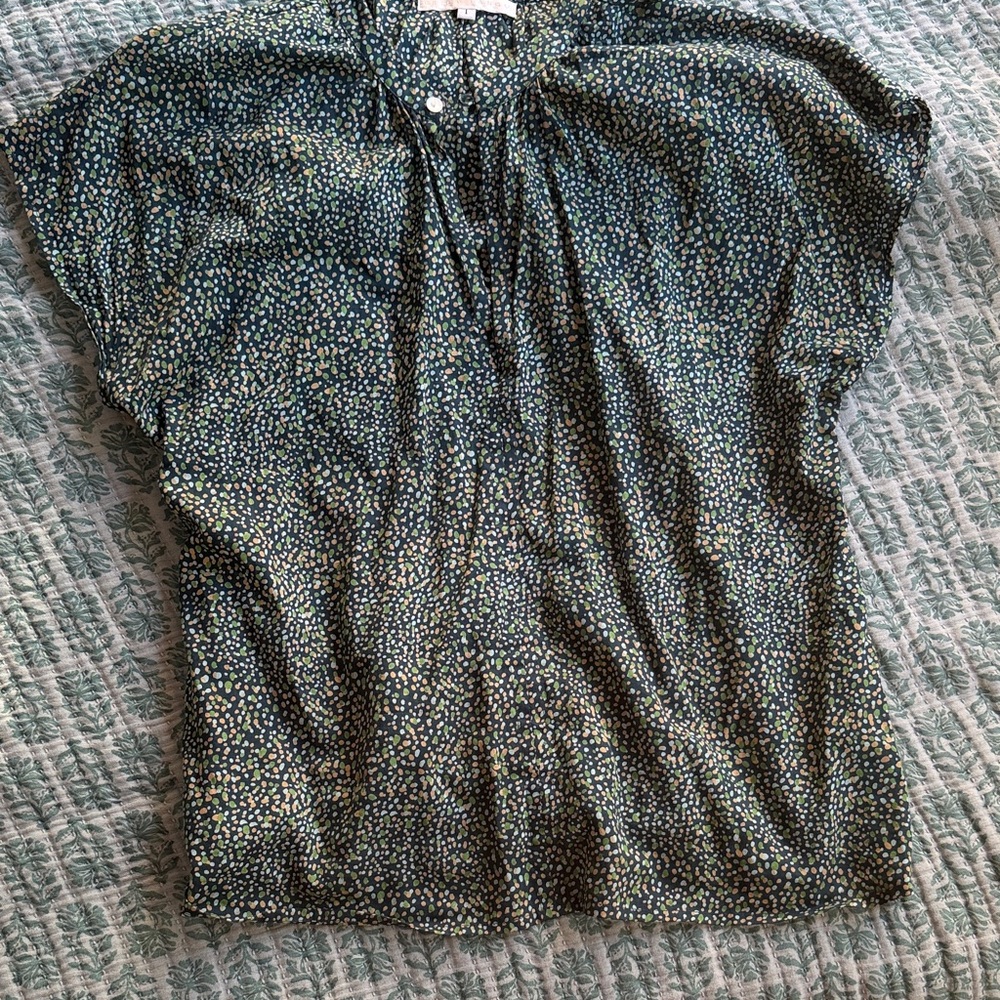 Elegant Green Patterned Blouse - image 3